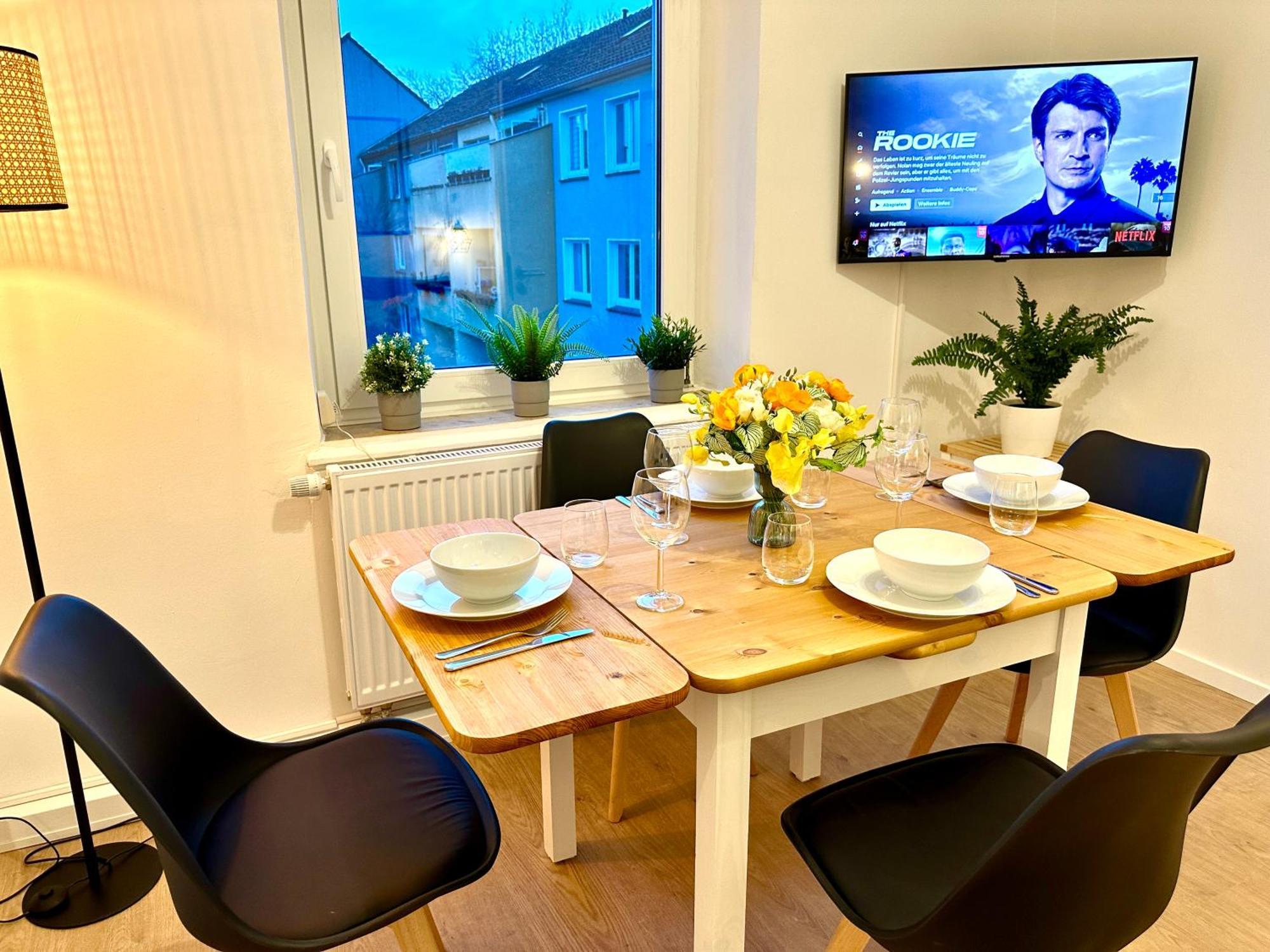Dschungel Apartment, Netflix, Sonos, Nahe Messe Duesseldorf, Helios Klinik, Innenstadt Apartment