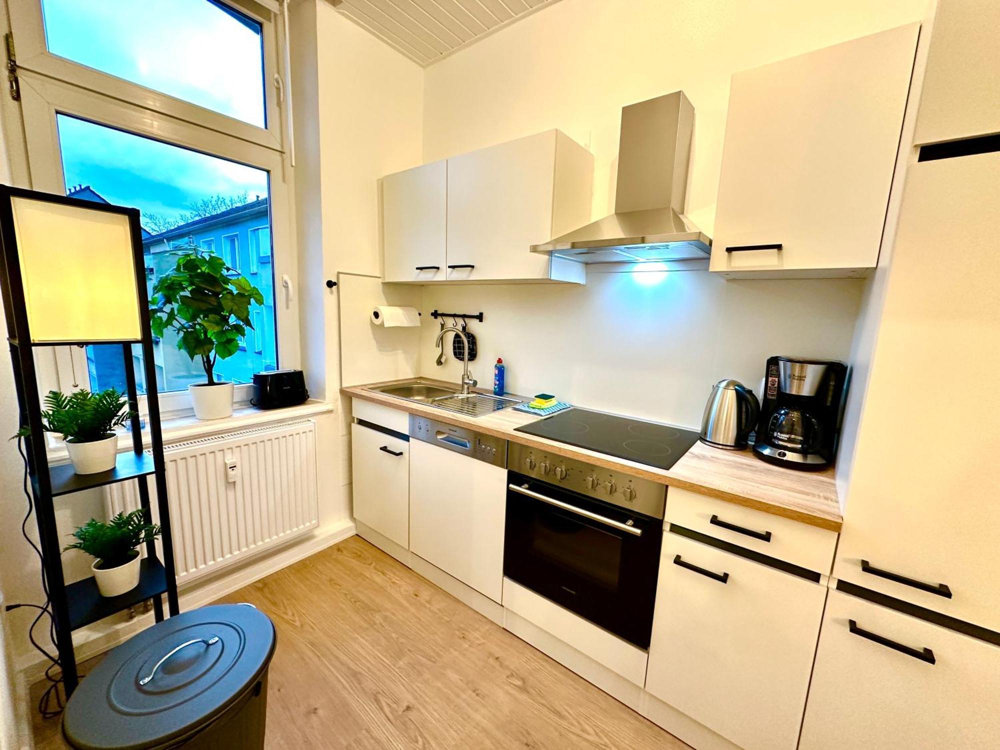 Apartment Dschungel Apartment, Netflix, Sonos, Nahe Messe Duesseldorf, Helios Klinik, Innenstadt *