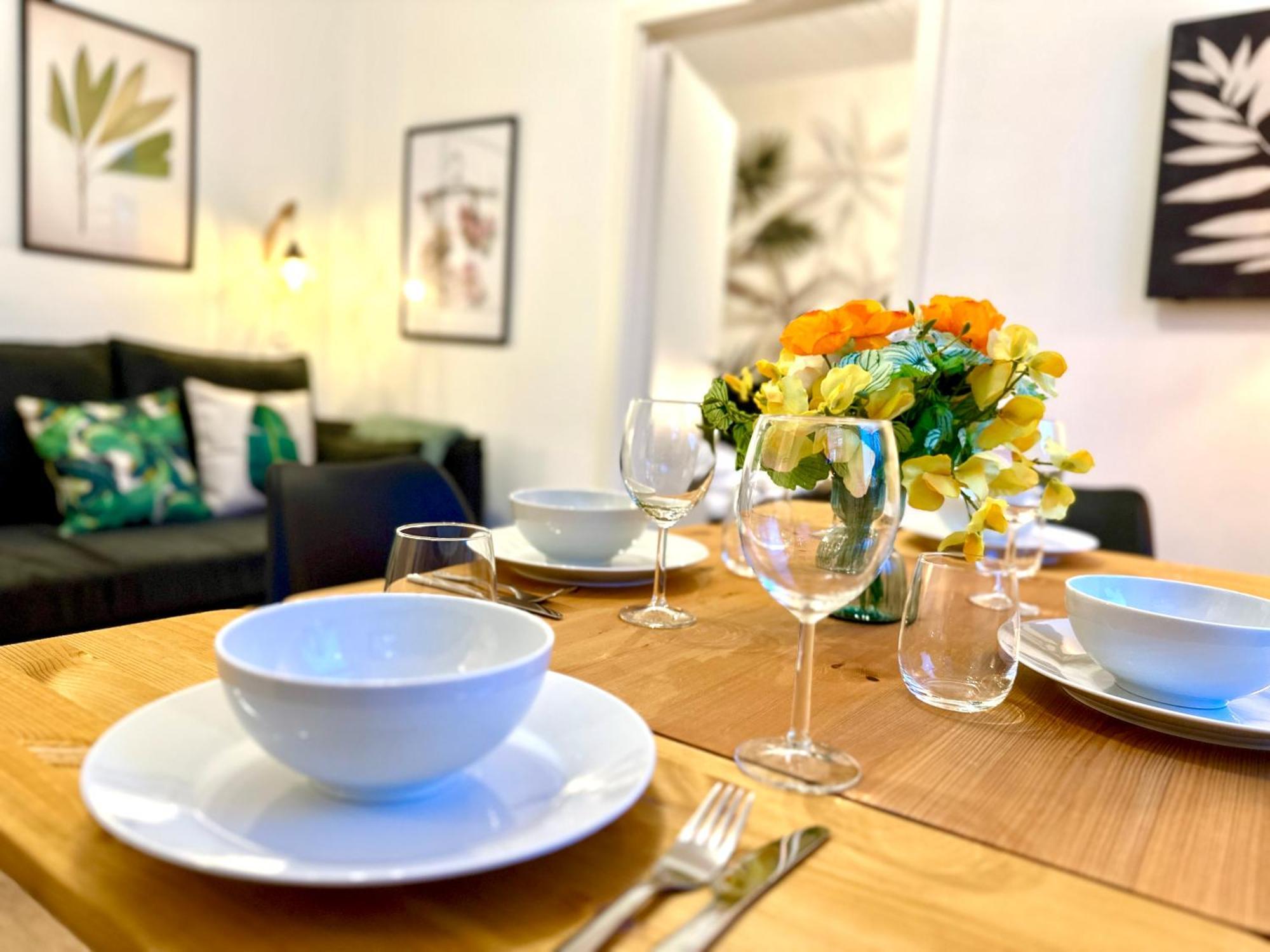 Dschungel Apartment, Netflix, Sonos, Nahe Messe Duesseldorf, Helios Klinik, Innenstadt Apartment *